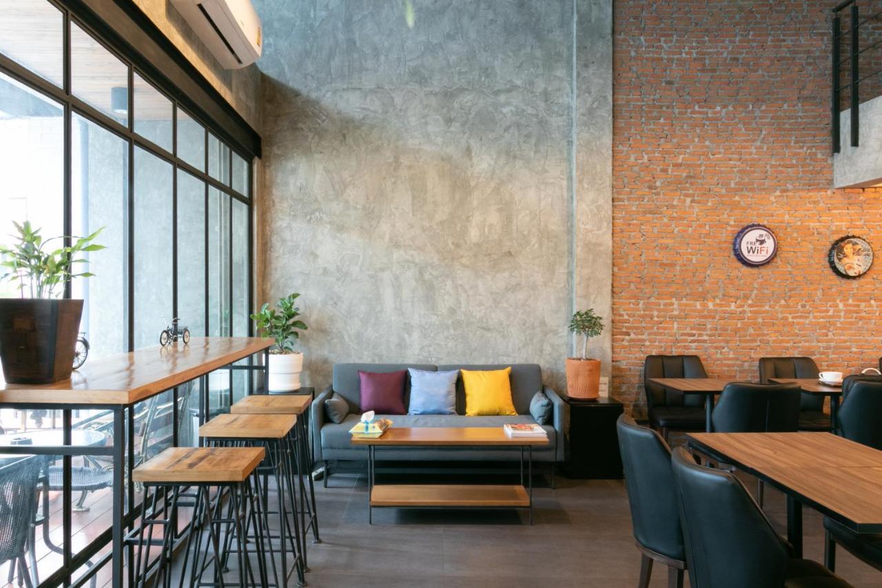 Zleepmotion Bangkok Hostel Exterior photo